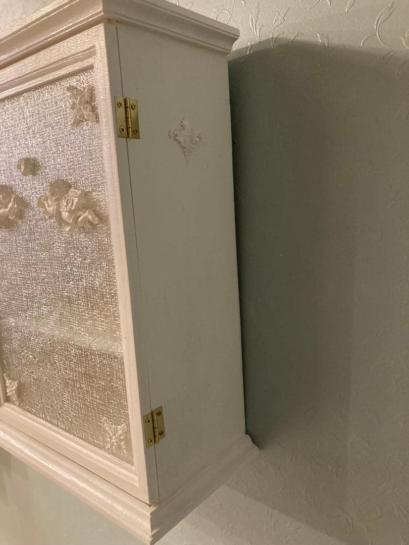 ホワイト木製キャビネット　ガラス棚DIYハンドメイド シェルフ ローラアシュレイ