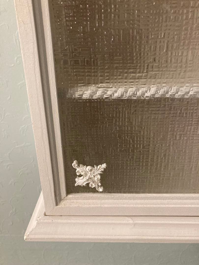 ホワイト木製キャビネット　ガラス棚DIYハンドメイド シェルフ ローラアシュレイ