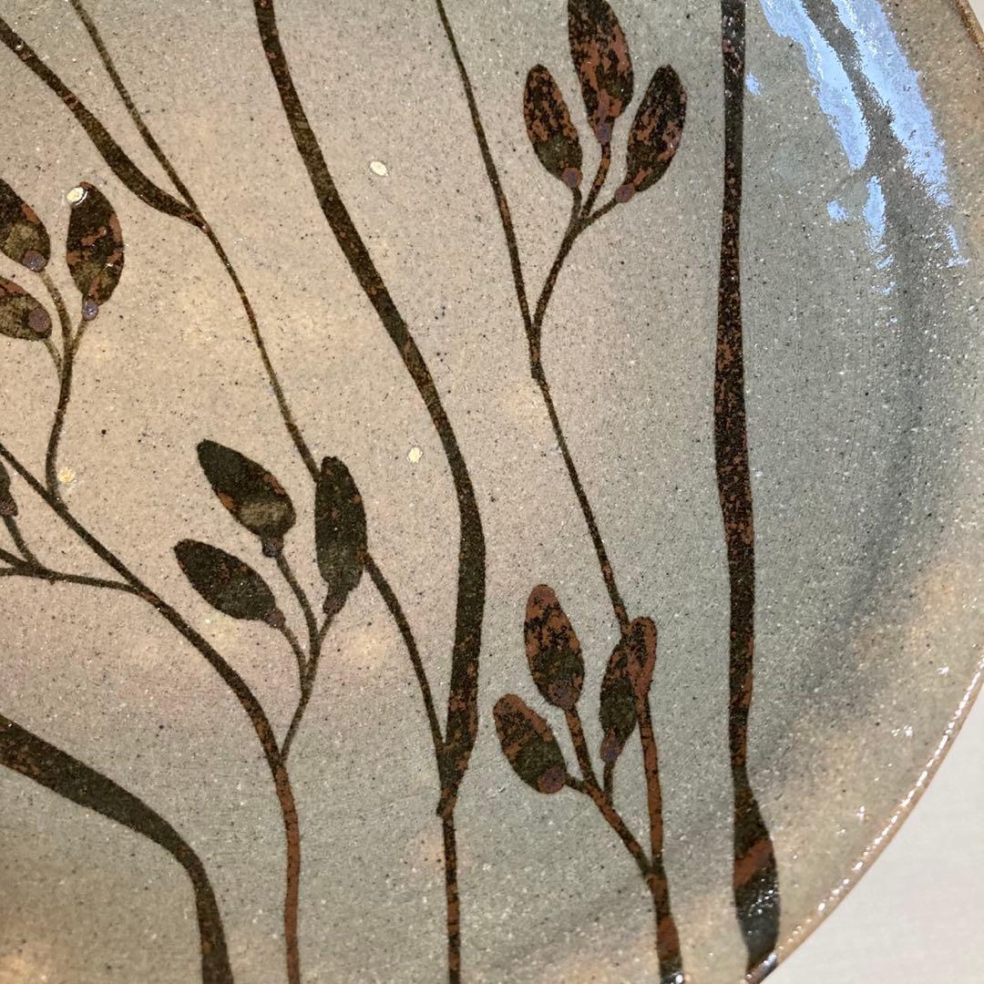 唐津焼　唐津三玄窯　中里重利作　絵唐津草文