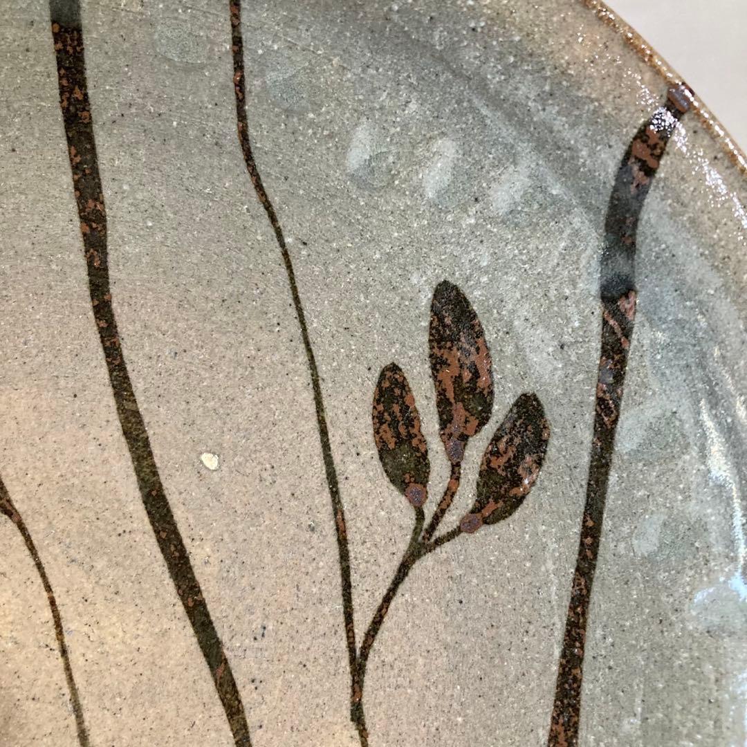 唐津焼　唐津三玄窯　中里重利作　絵唐津草文