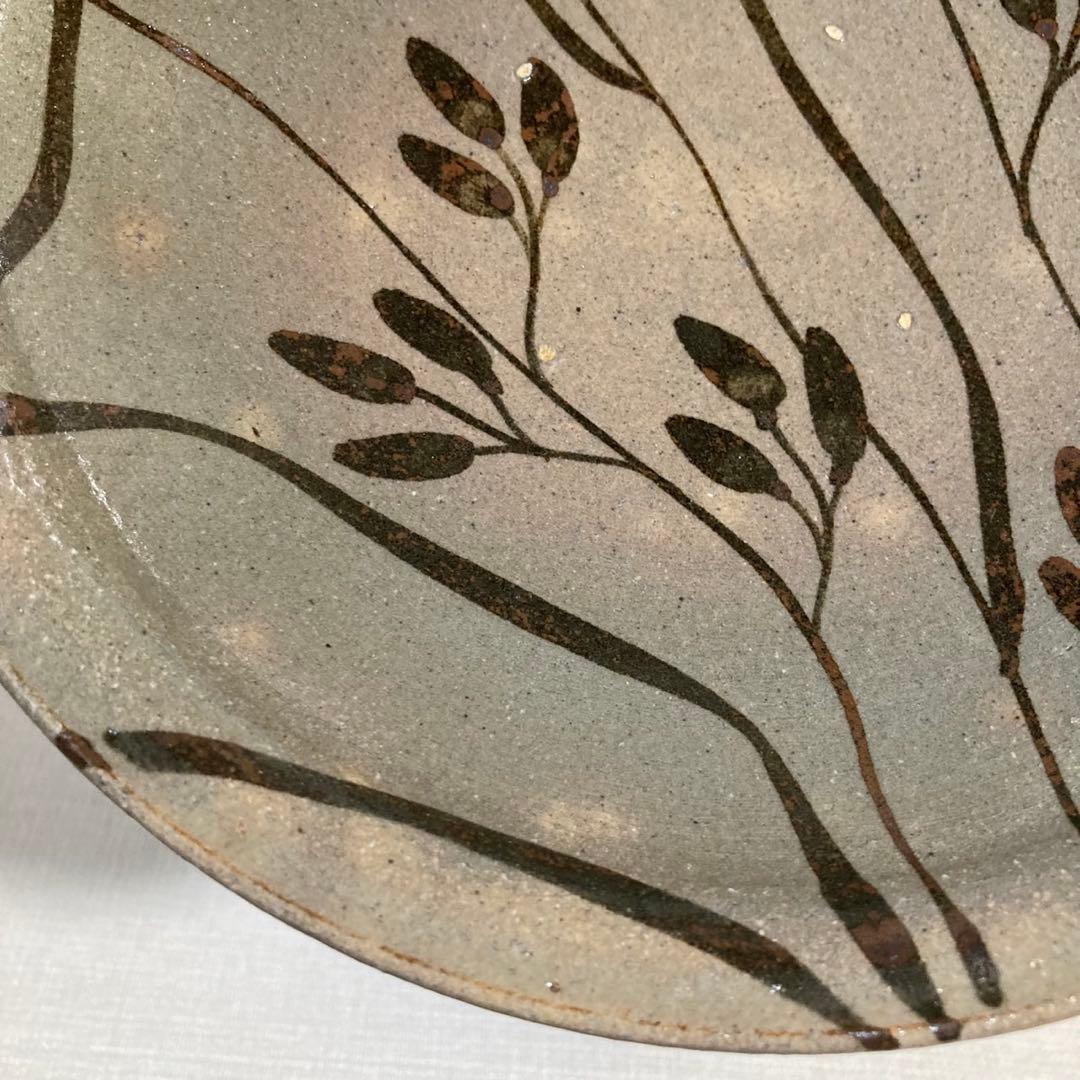 唐津焼　唐津三玄窯　中里重利作　絵唐津草文