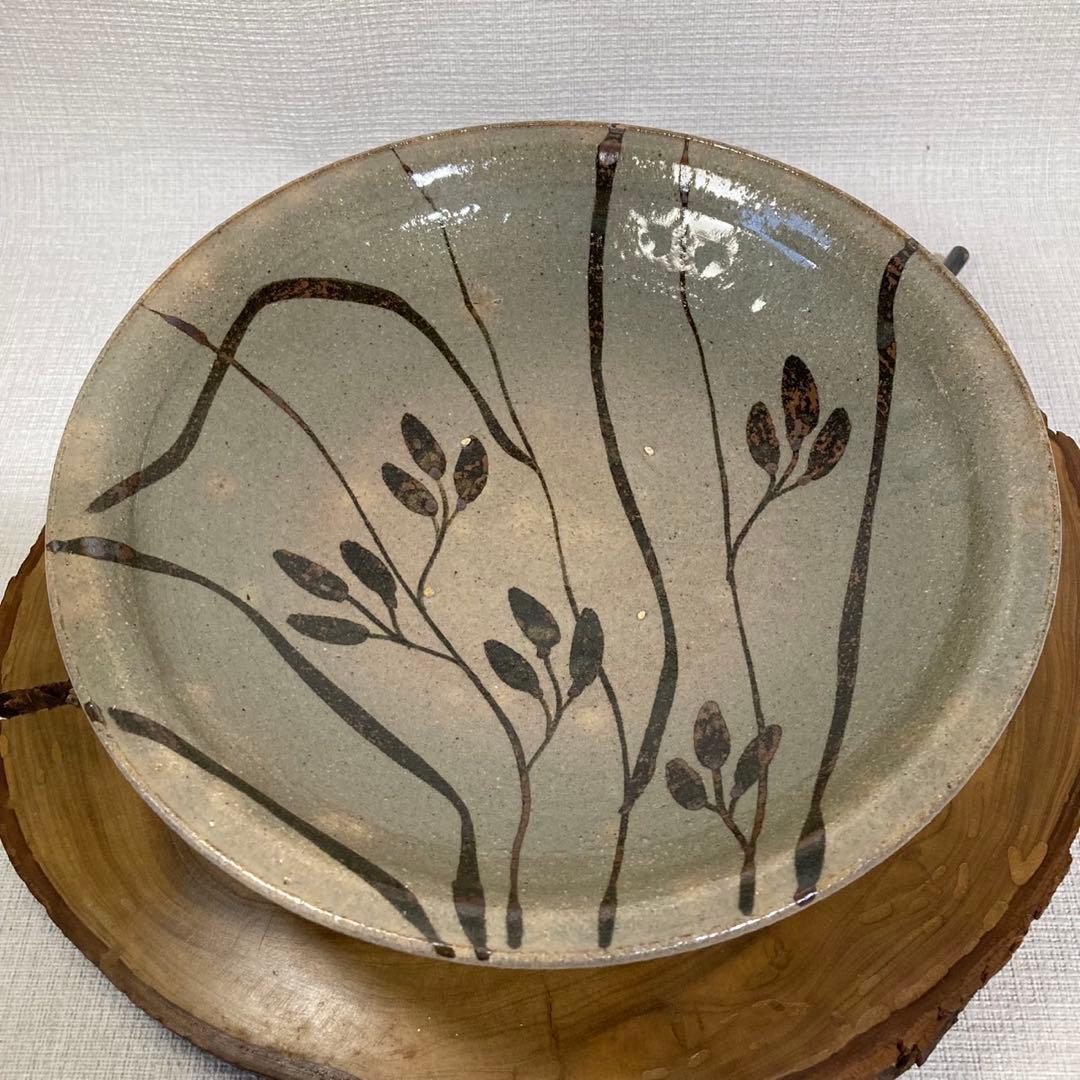 唐津焼　唐津三玄窯　中里重利作　絵唐津草文