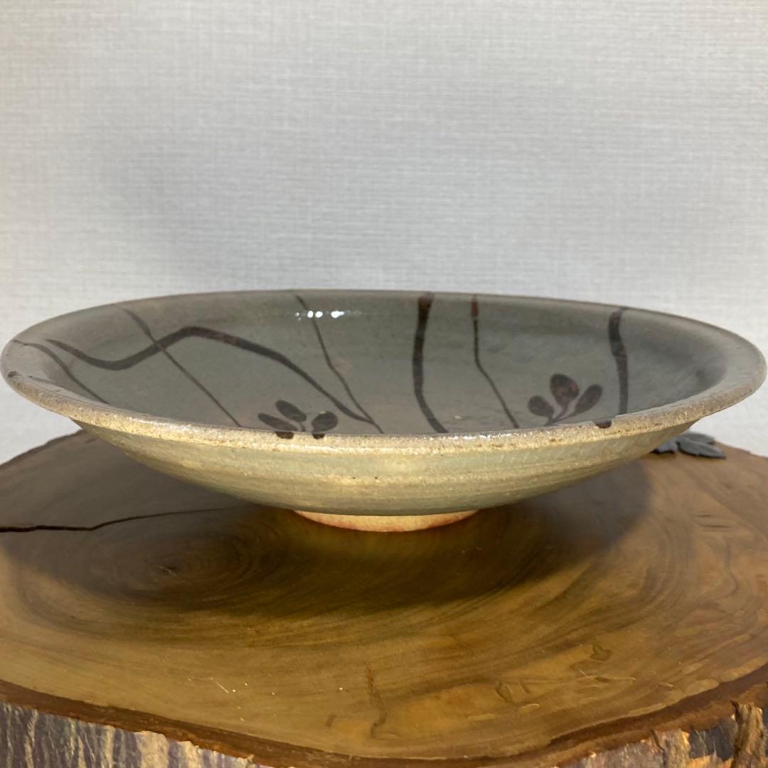 唐津焼　唐津三玄窯　中里重利作　絵唐津草文