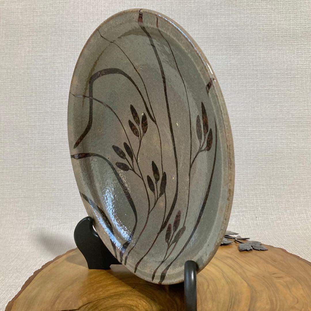 唐津焼　唐津三玄窯　中里重利作　絵唐津草文