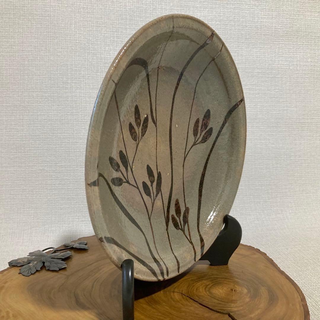 唐津焼　唐津三玄窯　中里重利作　絵唐津草文