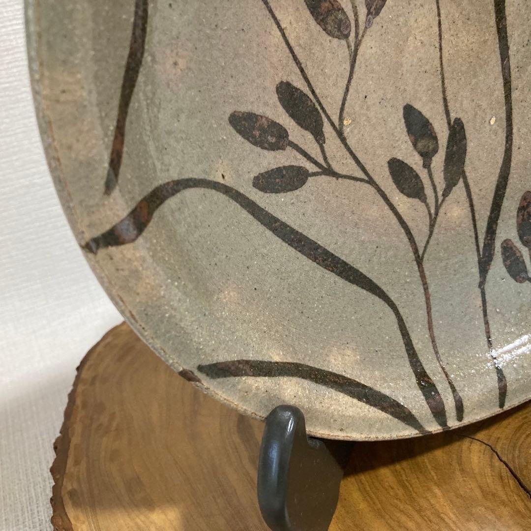 唐津焼　唐津三玄窯　中里重利作　絵唐津草文