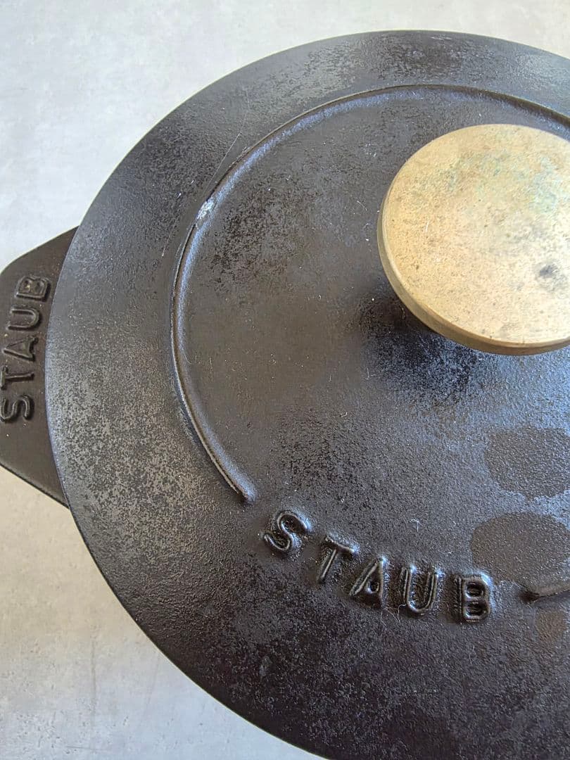 staub（ストウブ）ラ・ココット de GOHAN M 黒