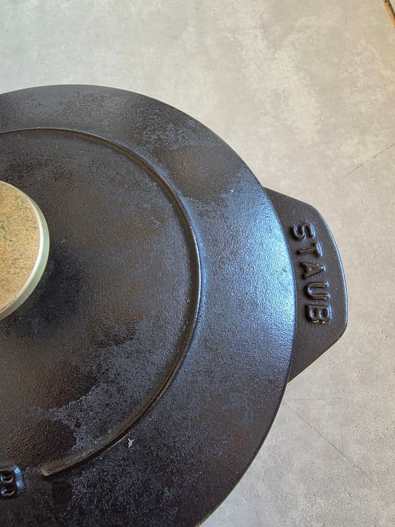 staub（ストウブ）ラ・ココット de GOHAN M 黒