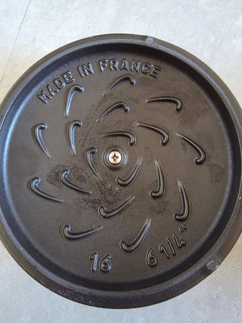 staub（ストウブ）ラ・ココット de GOHAN M 黒