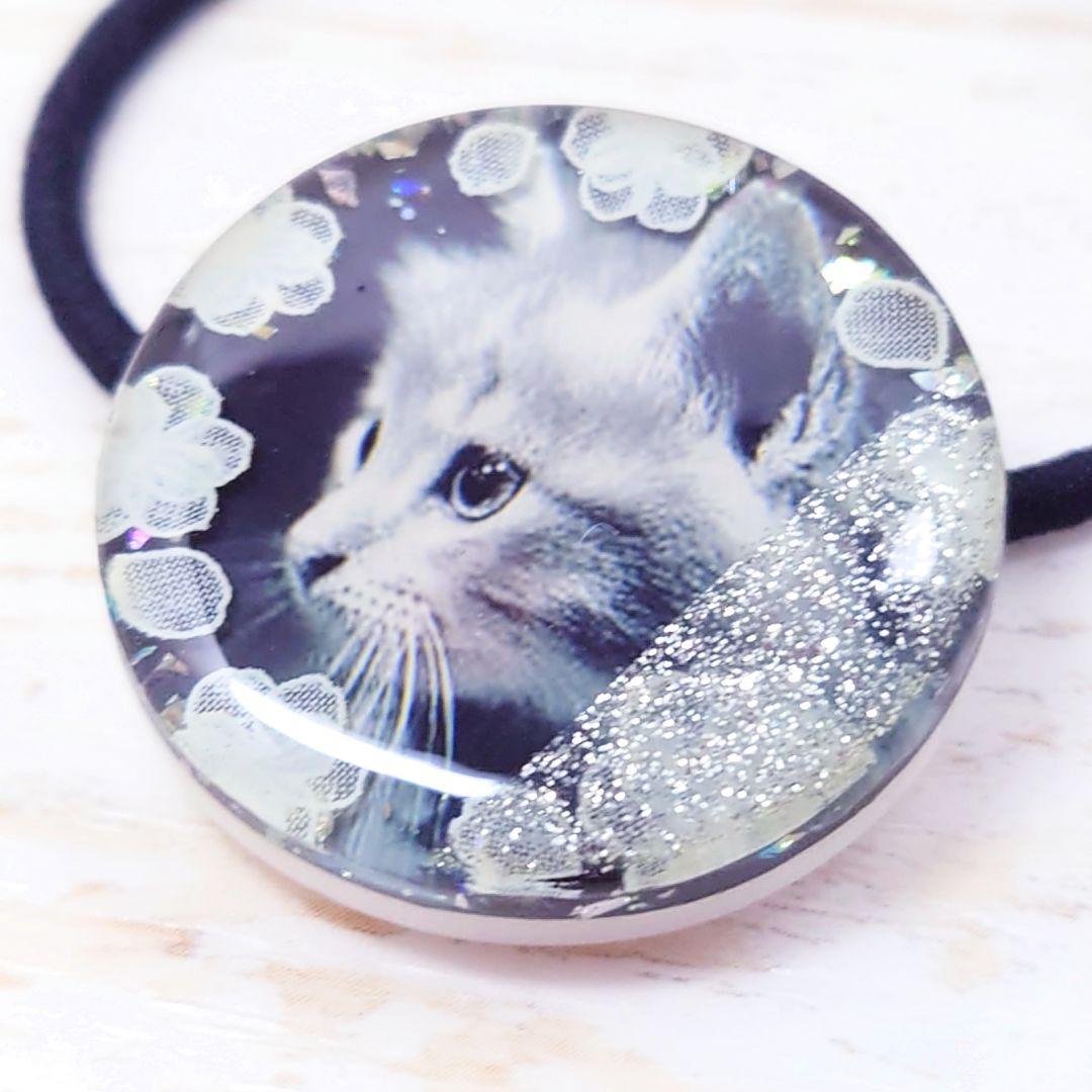 モノクロ猫ちゃんのヘアゴム ハンドメイド レジン お花 白黒 ネックレス ラメ
