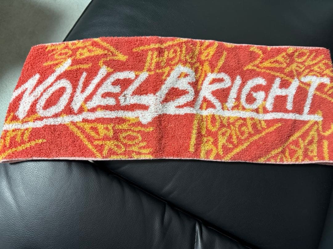Novelbright FC限定 バースデーグッズのトレーナーとマフラータオル