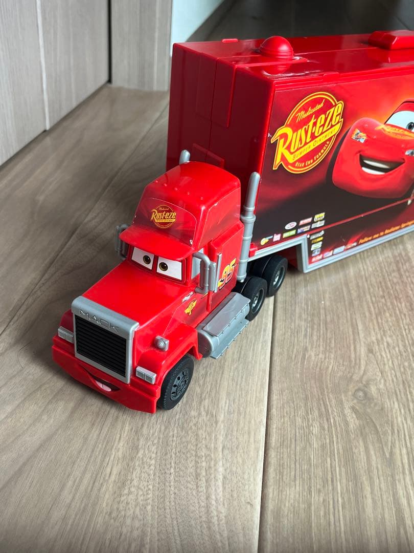 ディズニーカーズ　たくさんのせよう大きなマックトレーラー