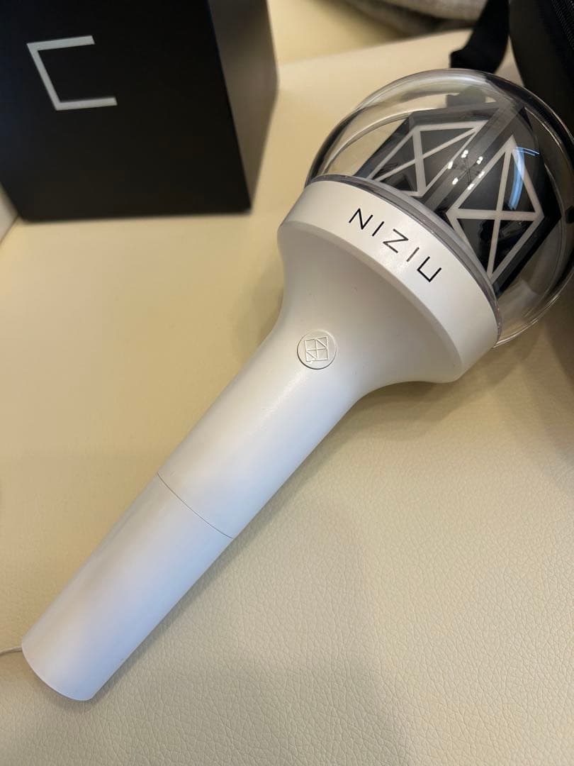 NiziU ペンライト　ペンライトケース、電池付き