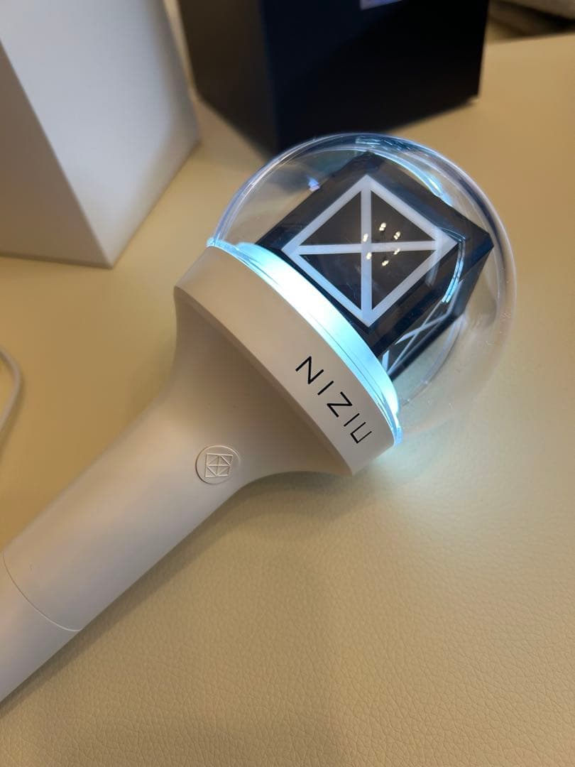 NiziU ペンライト　ペンライトケース、電池付き