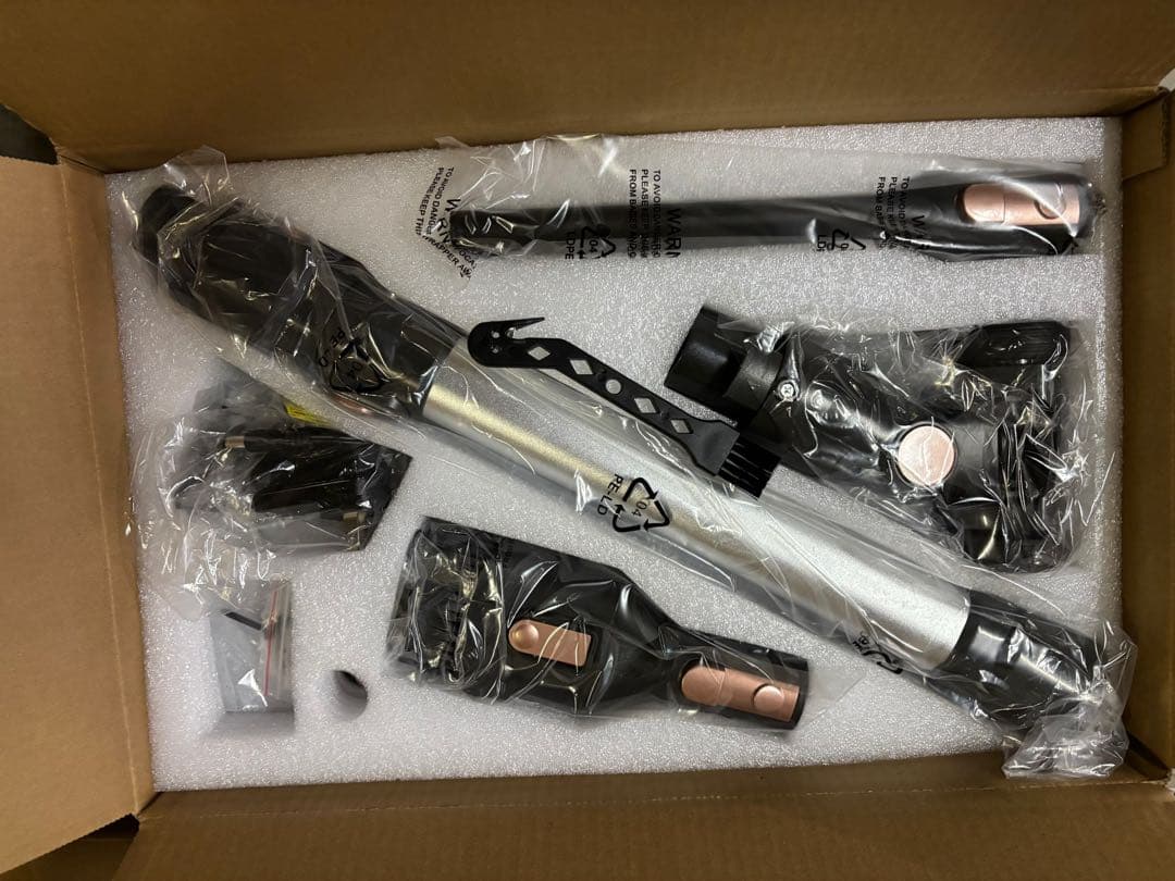 コードレス掃除機 強力吸引 自立式 LEDライト付 U202 サイクロン式