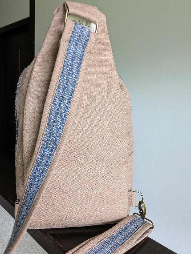 裂き織りと帆布のボディバッグ