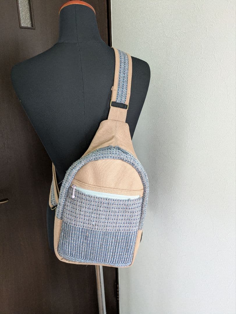 裂き織りと帆布のボディバッグ