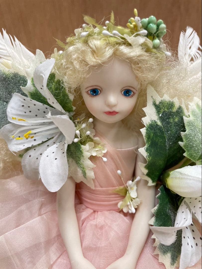 若月まり子 ビスクドール ( ピンクの服に百合の花 )