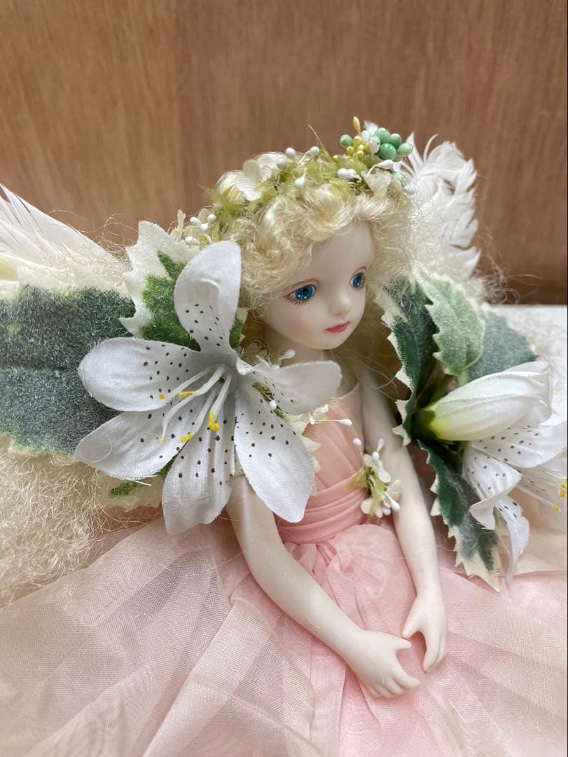 若月まり子 ビスクドール ( ピンクの服に百合の花 )