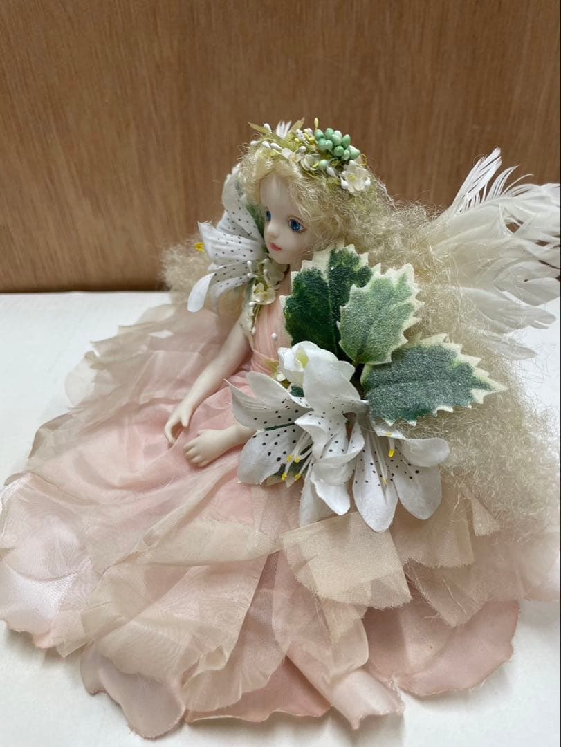 若月まり子 ビスクドール ( ピンクの服に百合の花 )