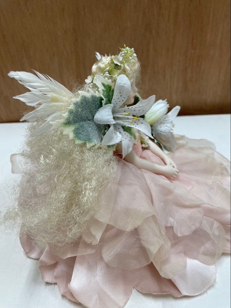 若月まり子 ビスクドール ( ピンクの服に百合の花 )