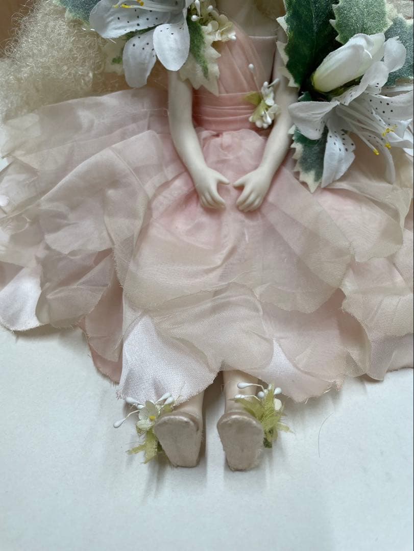 若月まり子 ビスクドール ( ピンクの服に百合の花 )