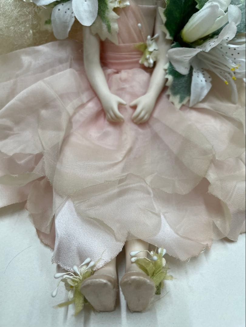 若月まり子 ビスクドール ( ピンクの服に百合の花 )