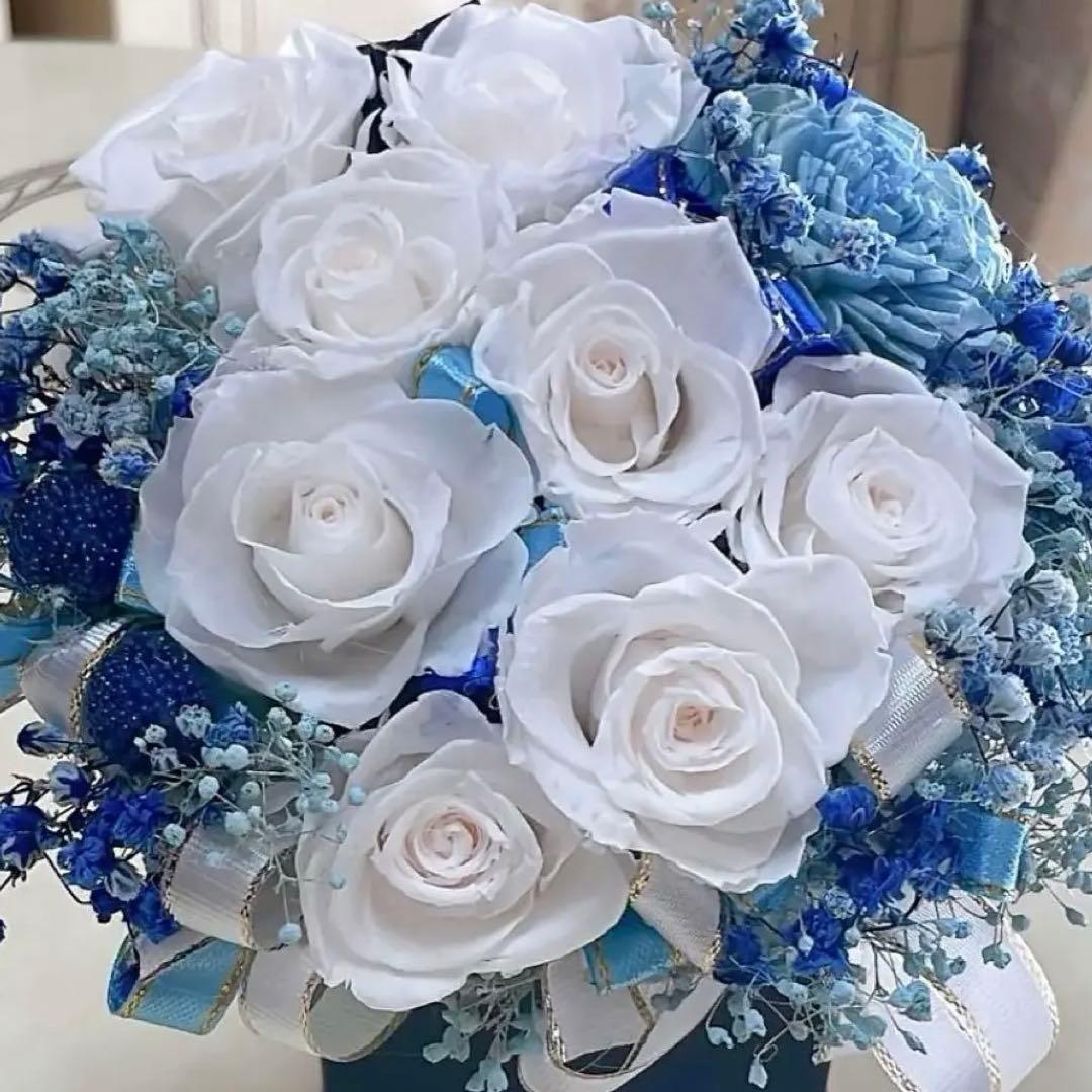 ✨大人気✨黒陶器、バラプリザーブドフラワー✨ケース付き✨高級感あります✨