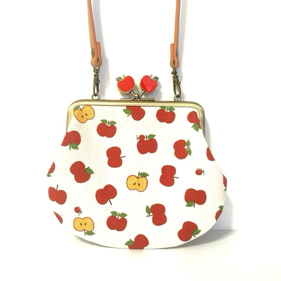 小さなレトロりんごがいっぱいのがま口ポーチ(リンゴげんこ/持ち手付)