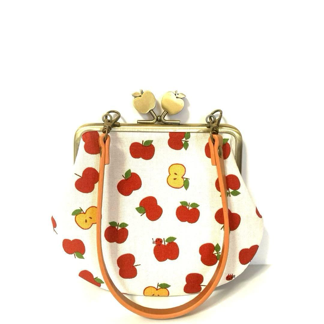 小さなレトロりんごがいっぱいのがま口ポーチ(リンゴげんこ/持ち手付)