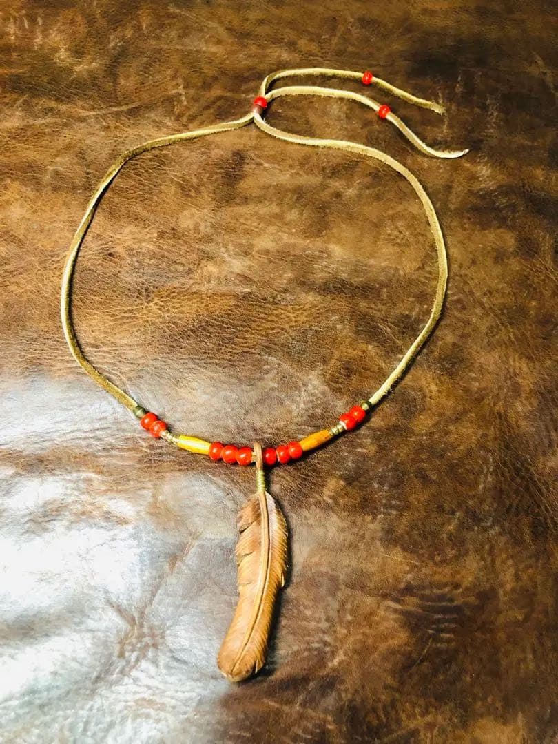 レザーカービング　フェザーネックレス レザークラフト　ハンドメイド　ヌメ革　④
