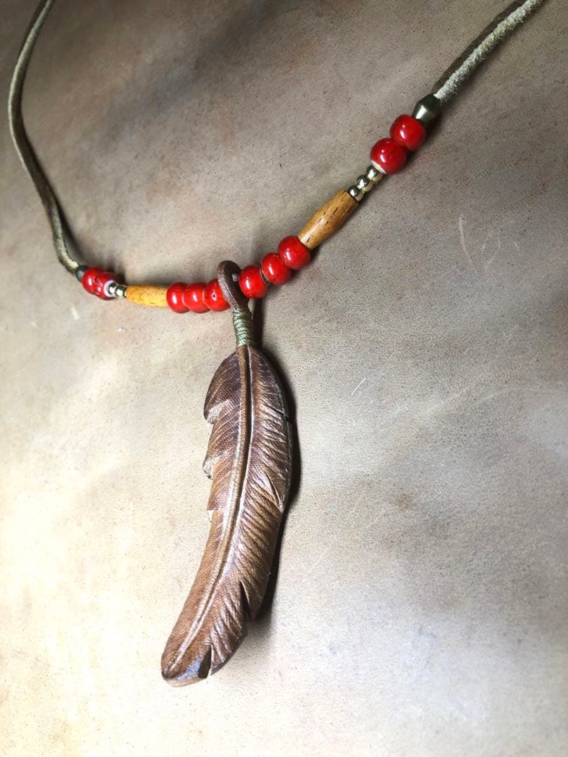 レザーカービング　フェザーネックレス レザークラフト　ハンドメイド　ヌメ革　④