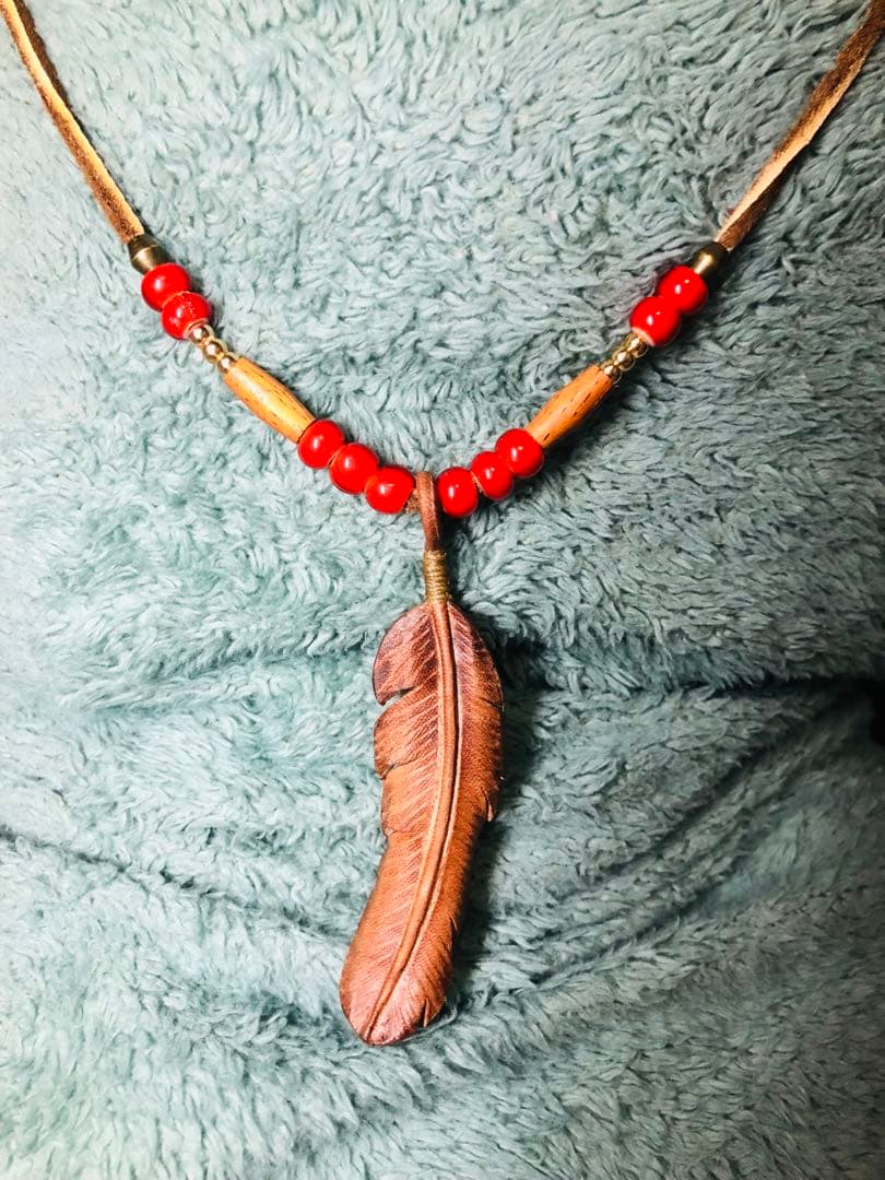 レザーカービング　フェザーネックレス レザークラフト　ハンドメイド　ヌメ革　④