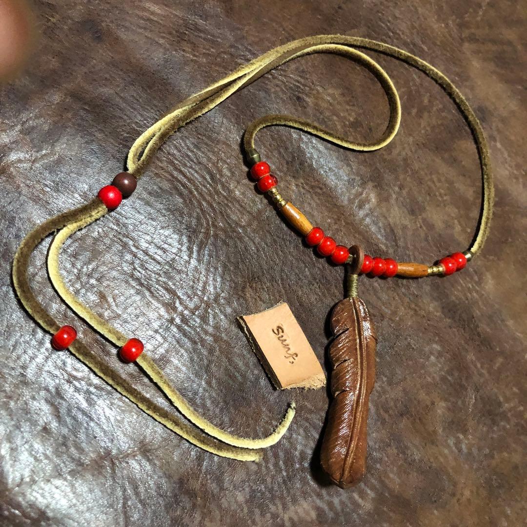 レザーカービング　フェザーネックレス レザークラフト　ハンドメイド　ヌメ革　④