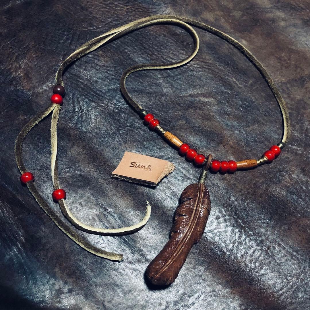 レザーカービング　フェザーネックレス レザークラフト　ハンドメイド　ヌメ革　④