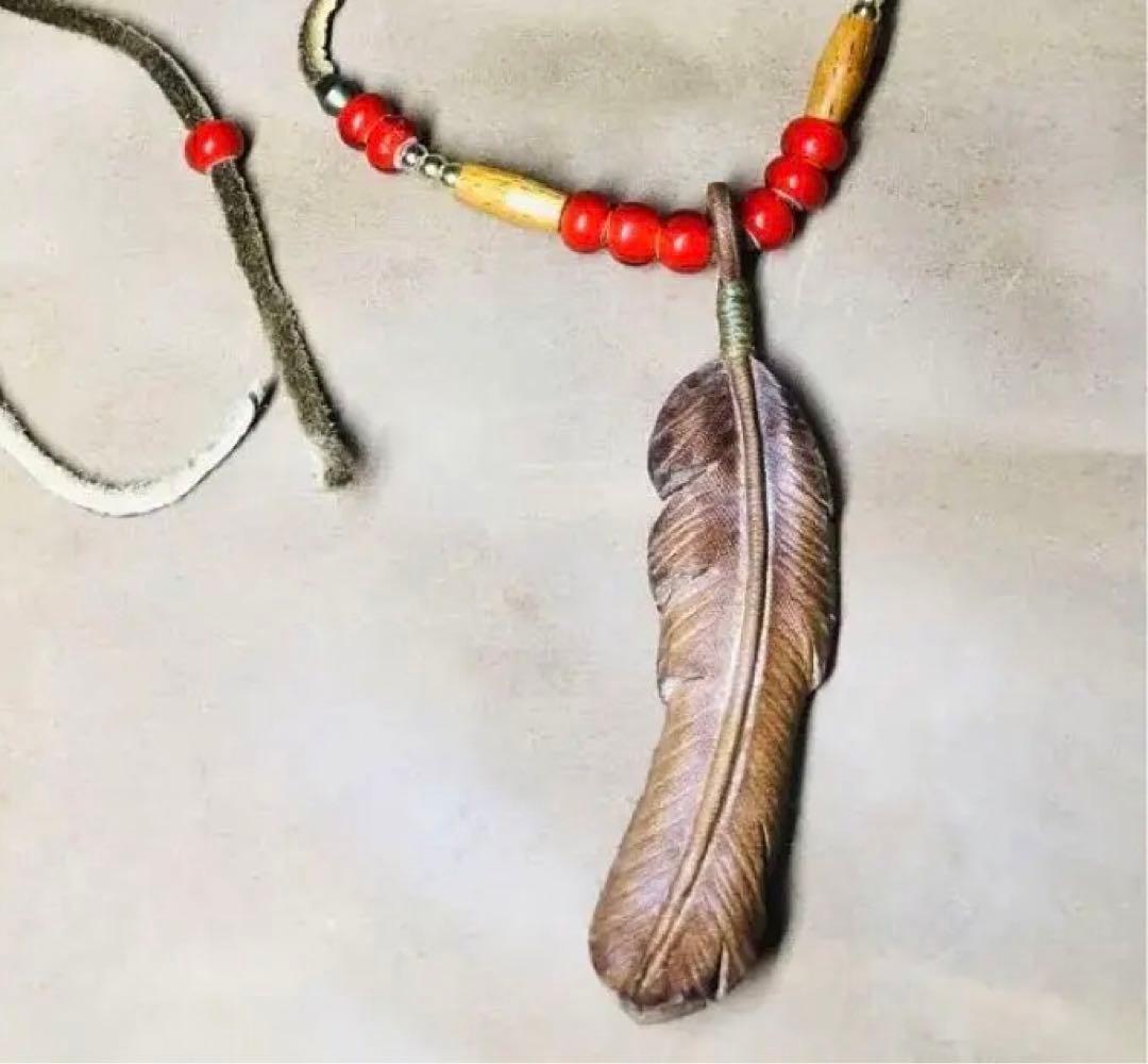レザーカービング　フェザーネックレス レザークラフト　ハンドメイド　ヌメ革　④