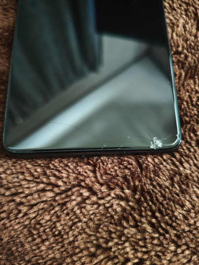 Xiaomi 11tpro 本体 画面にひび割れあり