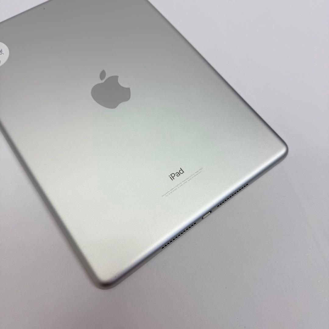 【ほぼ未使用】iPad 第5世代 32GB シルバー 充電回数1回