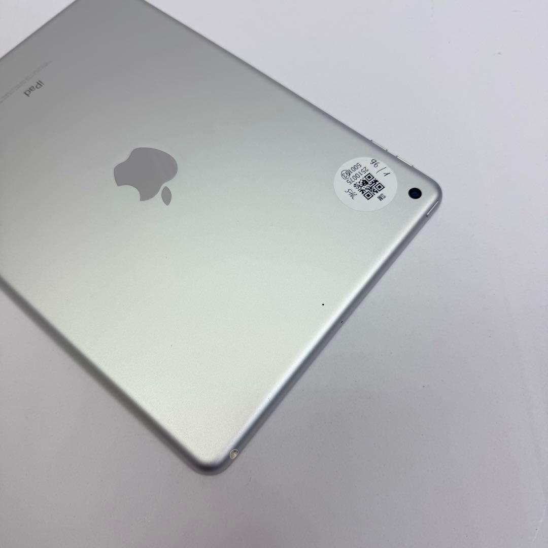 【ほぼ未使用】iPad 第5世代 32GB シルバー 充電回数1回
