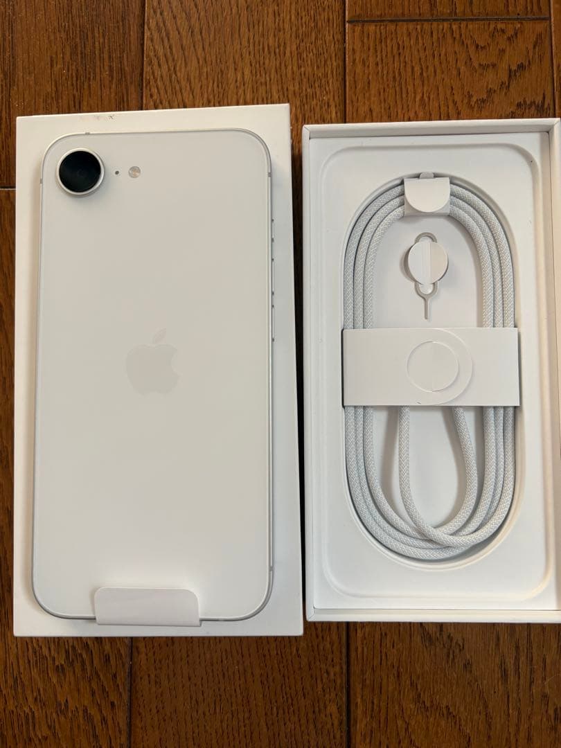 Apple iPhone 16e au ホワイト 本体