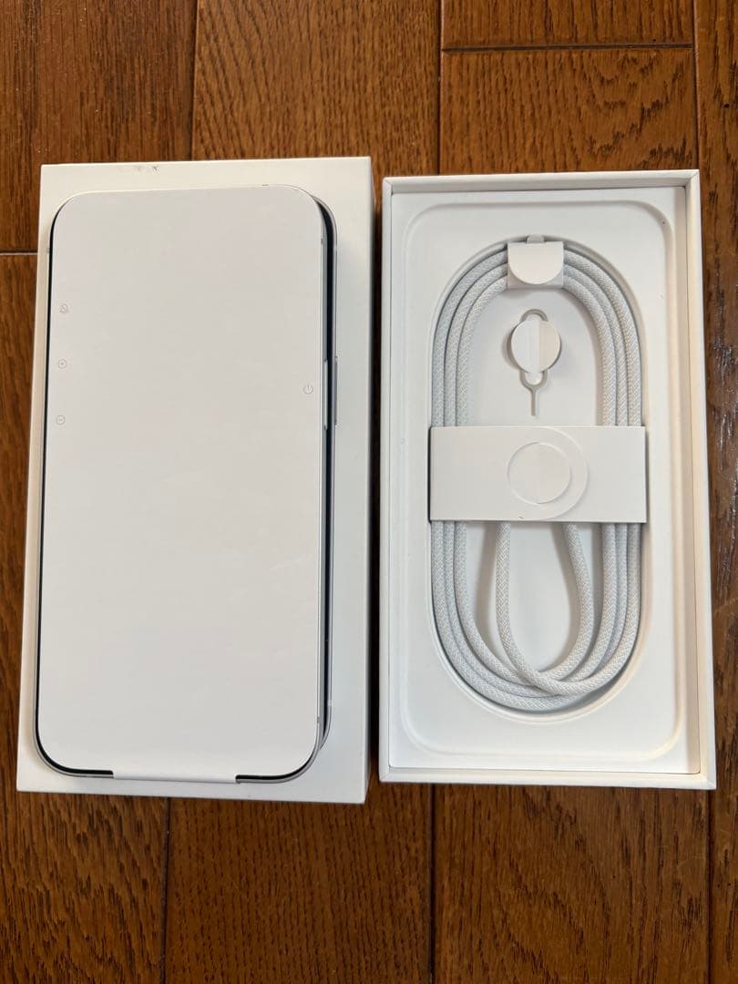 Apple iPhone 16e au ホワイト 本体