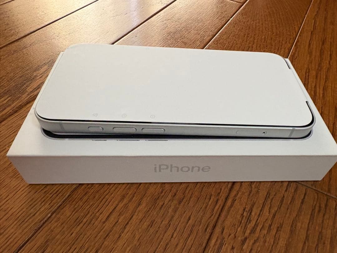 Apple iPhone 16e au ホワイト 本体