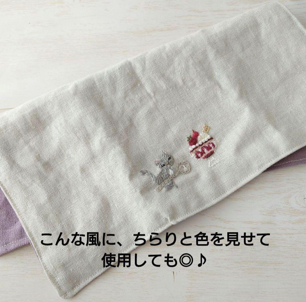 手刺繍入リネンスクエアミニマット【ねこといちごパフェ】