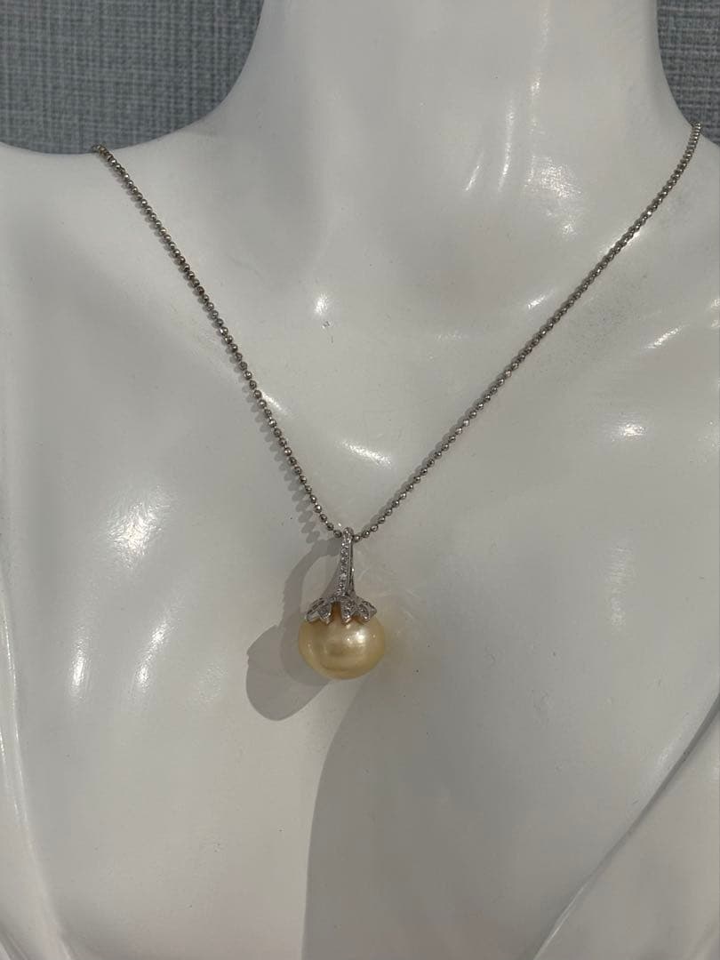 白蝶(シロチョウ)南洋真珠　 薄いゴールド　ペンダントトップ　新品（N554）