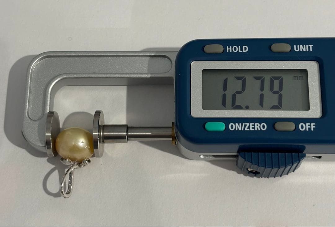 白蝶(シロチョウ)南洋真珠　 薄いゴールド　ペンダントトップ　新品（N554）