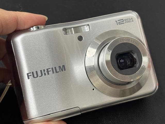 【動作確認済】FUJIFILM FinePix AV100 単3電池駆動