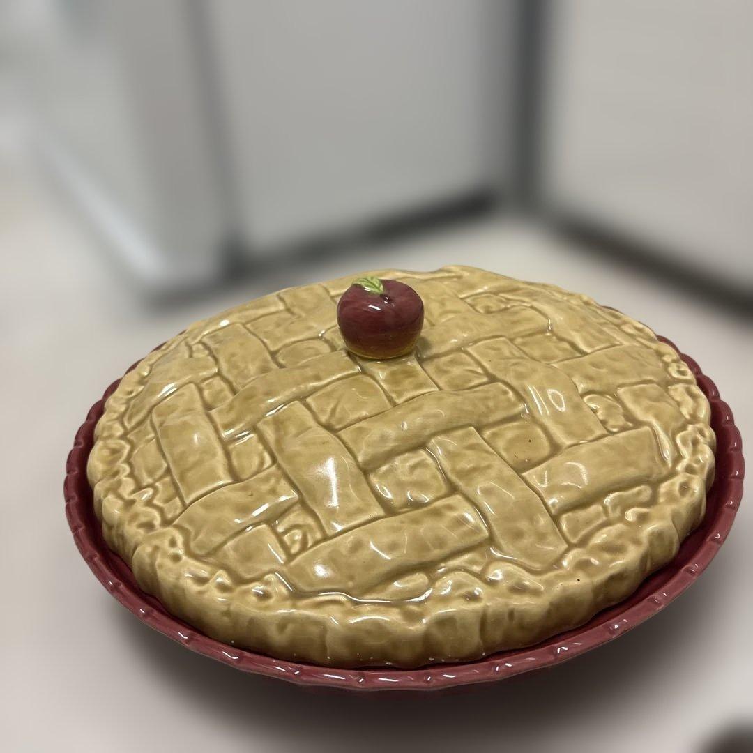 アメリカ購入　パイ型蓋付き容器 赤