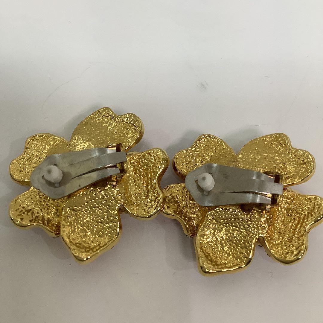 超美品！大ぶり花柄イヤリング (レッド系)
