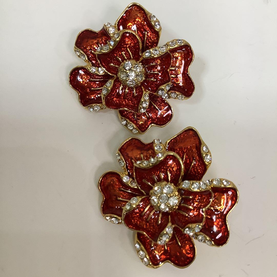 超美品！大ぶり花柄イヤリング (レッド系)
