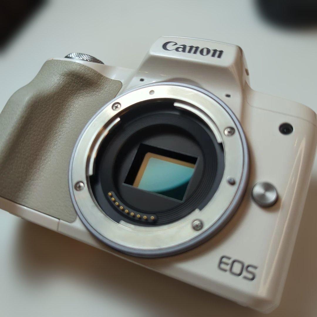 ♪Canon EOS kiss M ホワイト ミラーレスカメラ レンズ3本付き